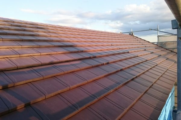 【東京エリア】屋根の塗装作業で雨漏り防止と強度UP！