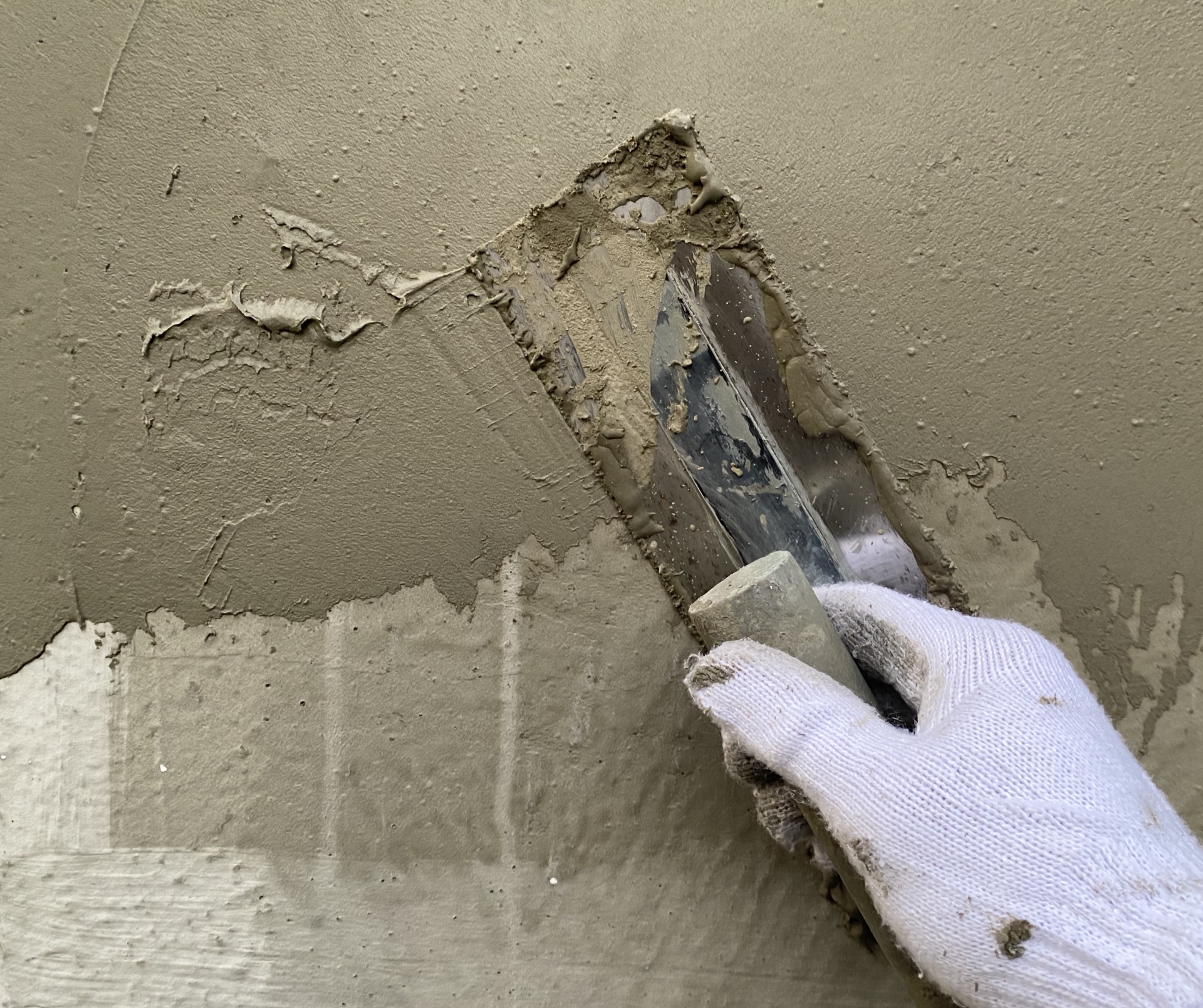 モルタル外壁の模様が壊れる前に塗装を！模様の種類と補修方法を解説