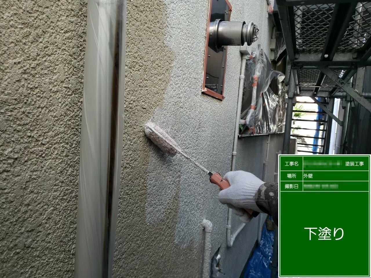 東京都多摩市　屋根・外壁塗装工事　外壁の下塗り作業