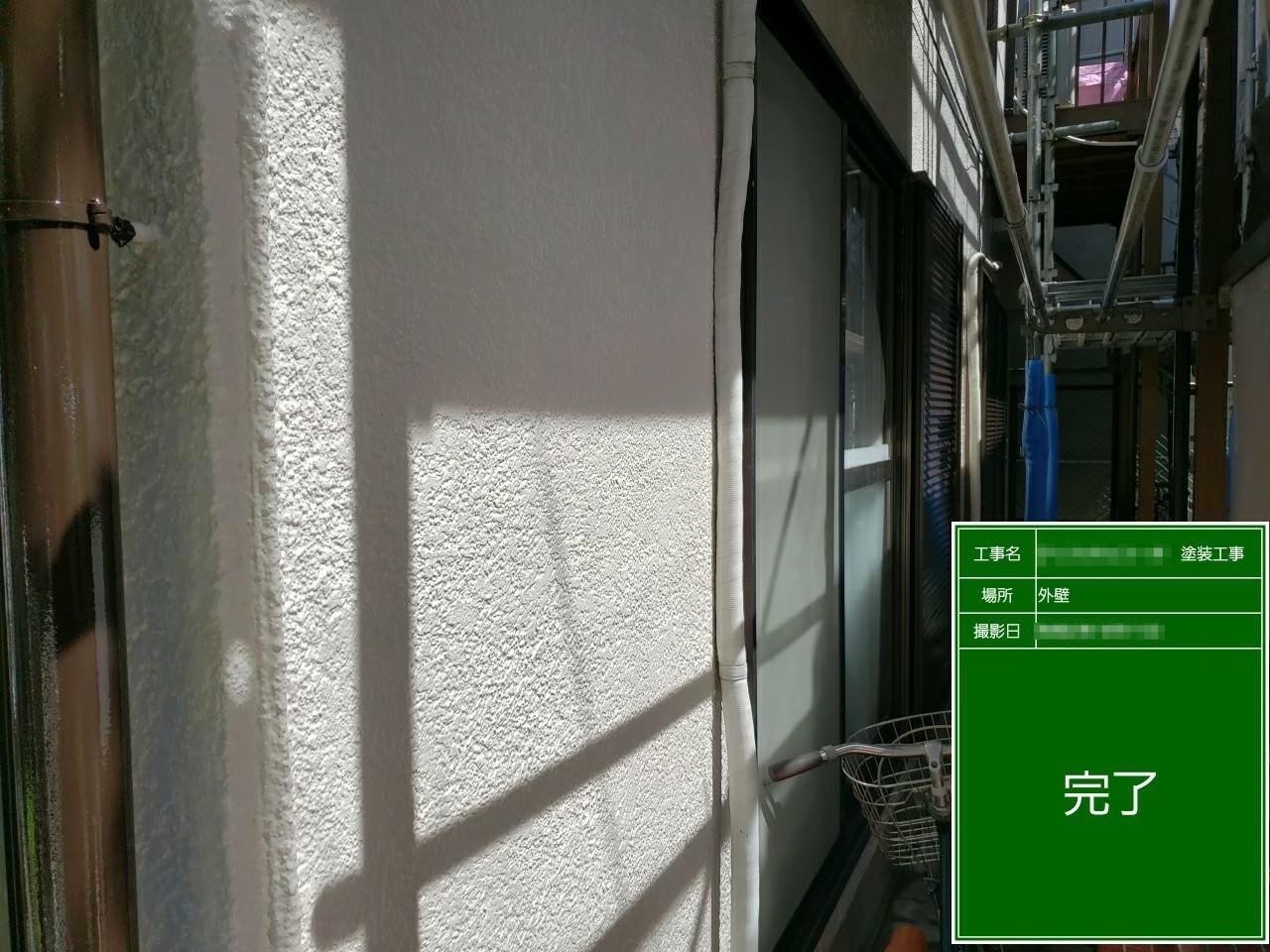 東京都多摩市　屋根・外壁塗装工事　外壁の中塗り～上塗り作業