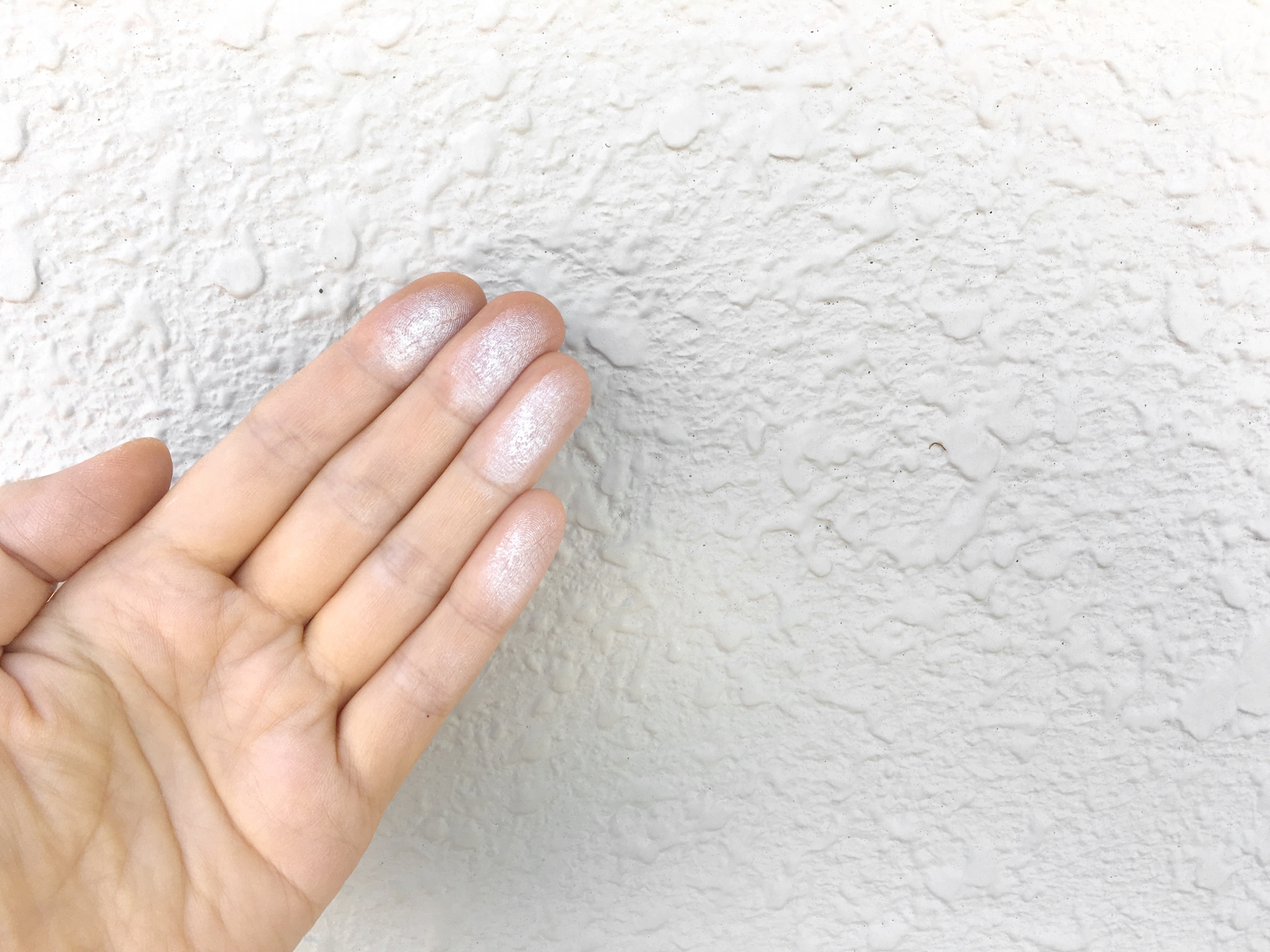 外壁塗装のチョーキングとは？症状が出ているか見極めるポイントと放置するリスク
