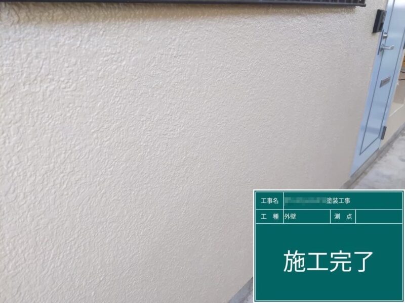 東京都府中市　アパート屋根・外壁塗装工事　外壁の中塗り〜上塗り