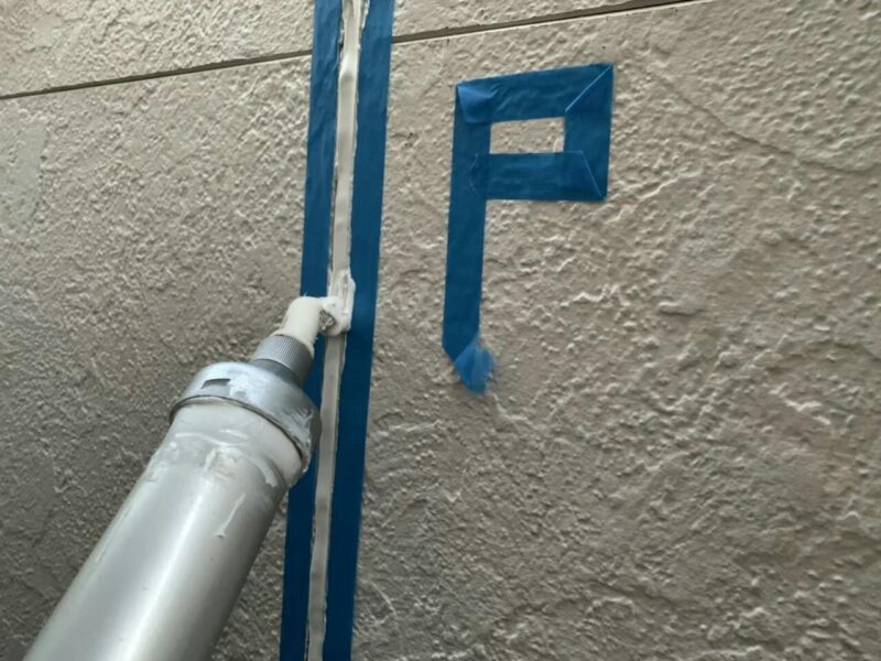 東京都小金井市　外壁塗装工事　サイディング目地のシーリング打ち替えの流れ