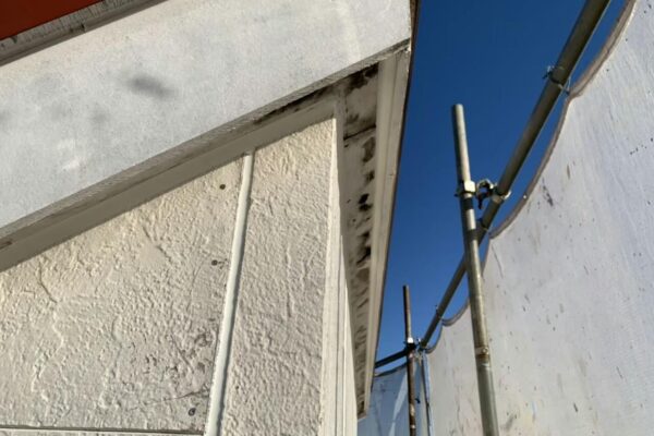 東京都小金井市　外壁塗装工事　軒天井と破風板のメンテナスについて