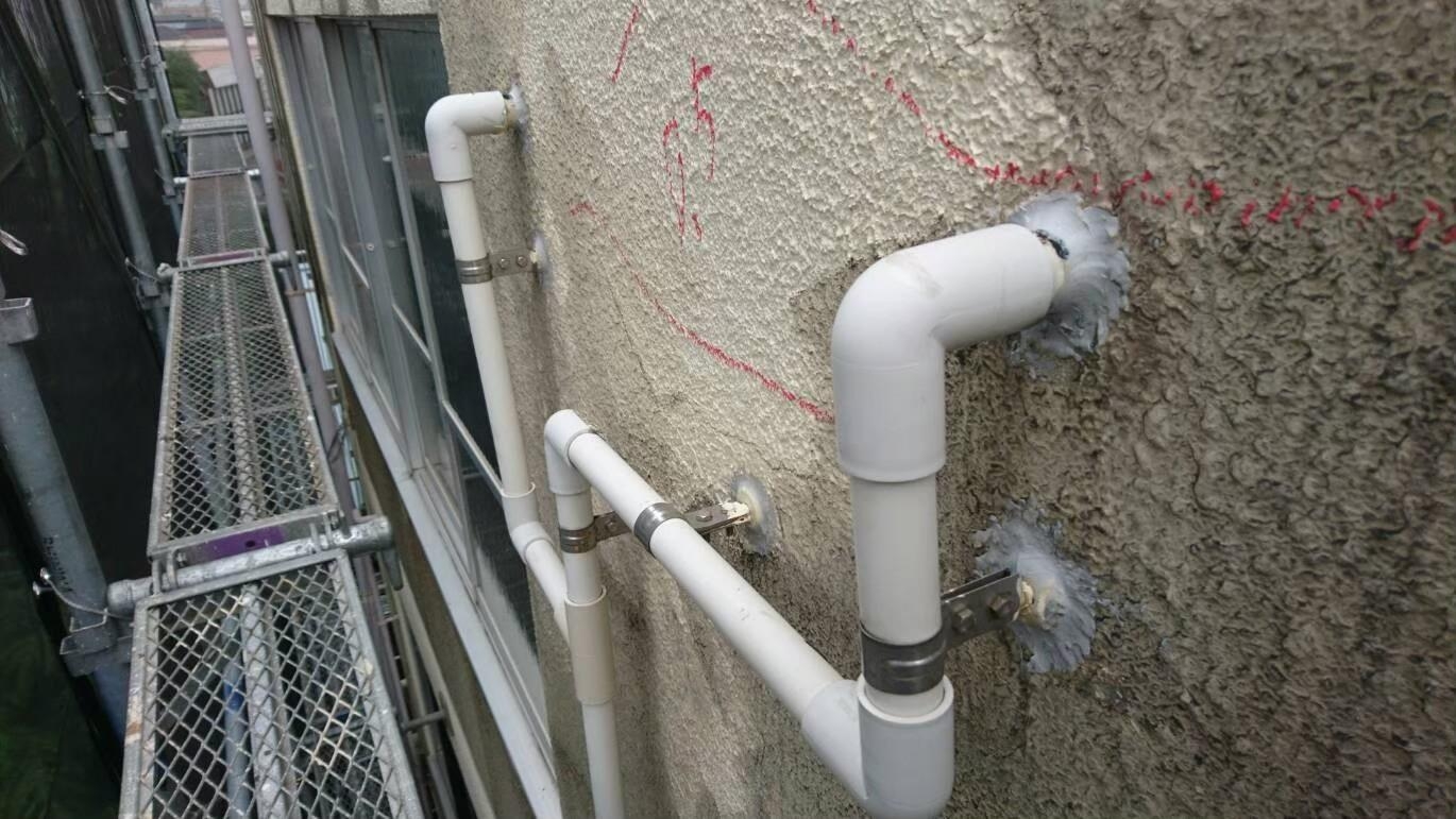 東京都調布市　外壁塗装工事　配管・支持金具 取り合い部のシーリング打ち工事