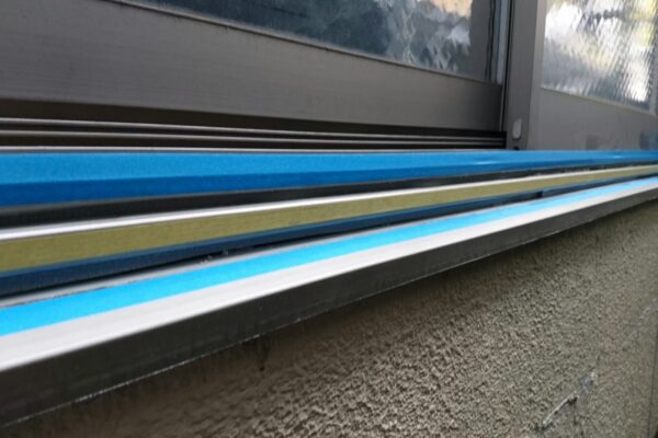 東京都調布市　外壁塗装工事　窓まわりのメンテナンスの重要性