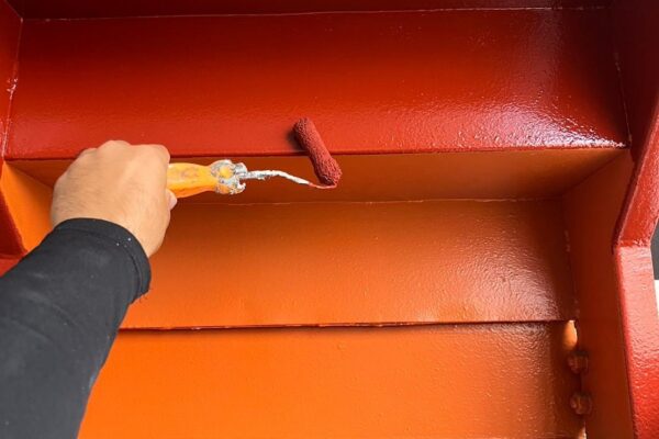 東京都府中市　マンション　外壁塗装工事　付帯部　鉄骨階段の上塗り