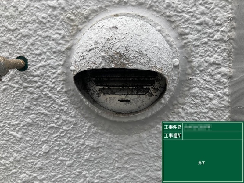 東京都稲城市　マンション　外壁塗装工事　通気口 ガラリのコーキング打ち