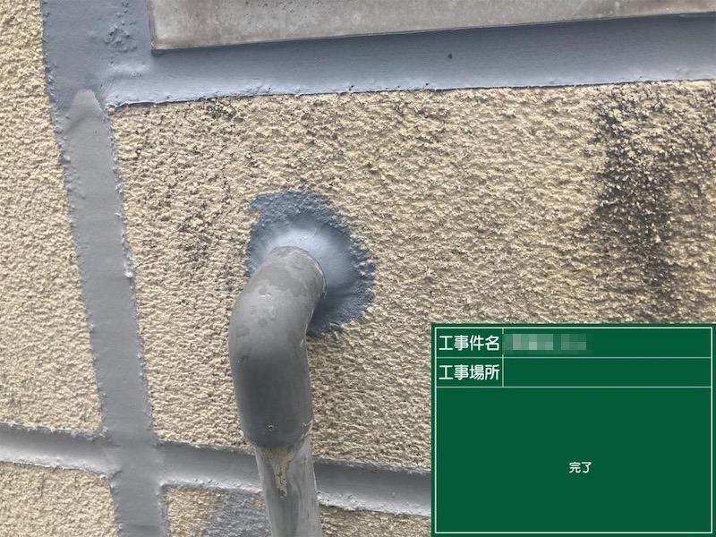 東京都多摩市　外壁塗装工事　配管・電線引き込み部と部材取り合い部のシール処理