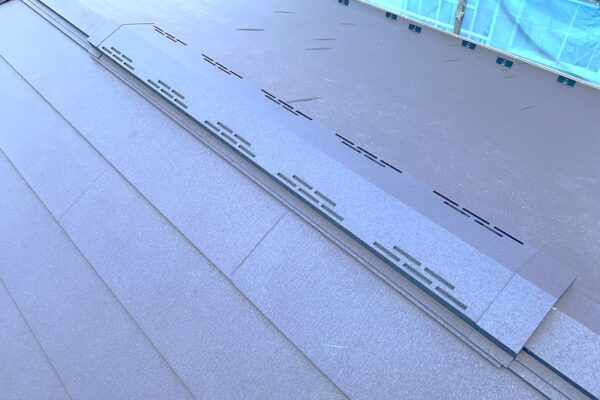 台風シーズンは屋根板金のトラブルにご注意！火災保険のご利用についても解説します！