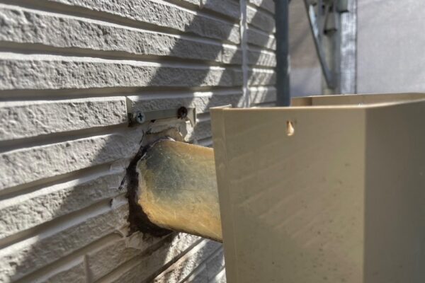 引き込みや取り合いなどの建物に生じる隙間はシール処理が必要です！｜東京都多摩市