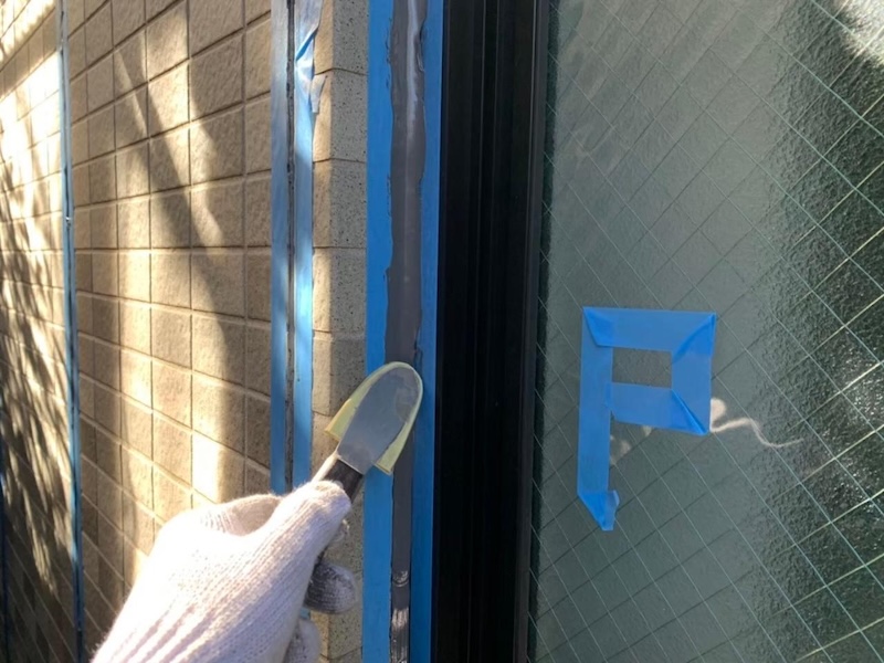 東京都小金井市｜窓まわりのコーキングの劣化にご注意ください！