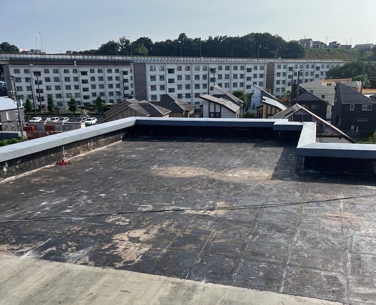 ベランダや屋上の防水を手入れせずに放置した時のリスクとメンテナンスフロー