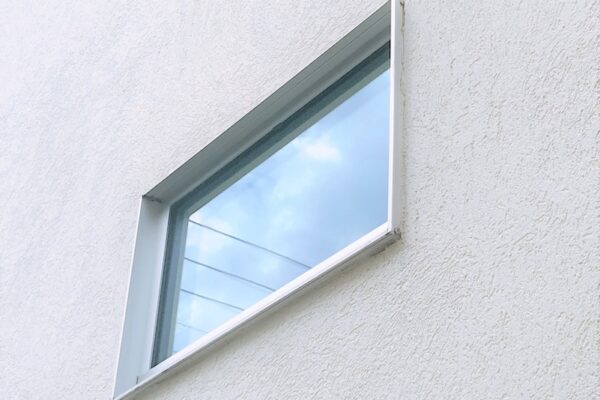 窓（サッシ）からの雨漏りはなぜ多い？原因や対策について解説！