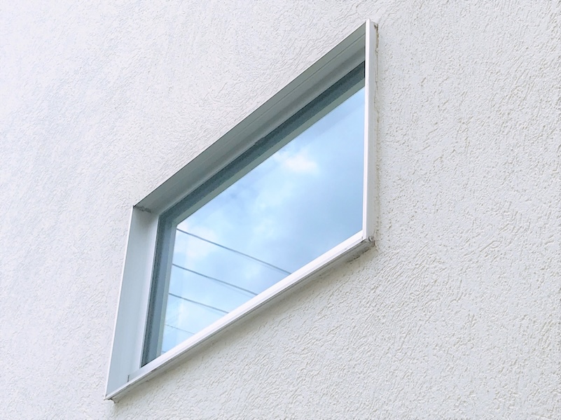 窓（サッシ）からの雨漏りはなぜ多い？原因や対策について解説！