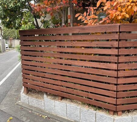 東京都府中市 K様邸 木製フェンスとデッキの塗装「丁寧に塗装してくれてきれいになりました。ありがとうございます。」