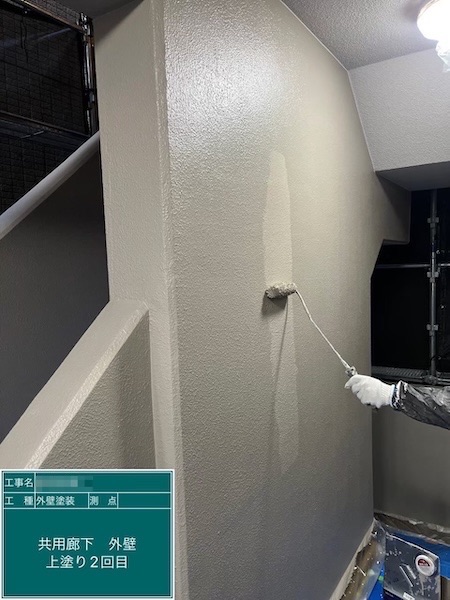 マンション 共用廊下塗装・外壁破損部の肌合わせを実施しました|東京都府中市