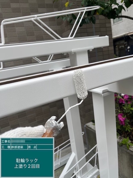 駐輪場ドアと駐輪ラックを塗装しました!|東京都府中市