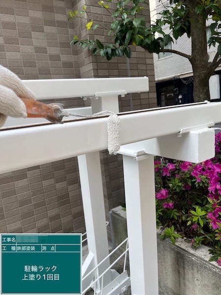 駐輪場ドアと駐輪ラックを塗装しました!|東京都府中市